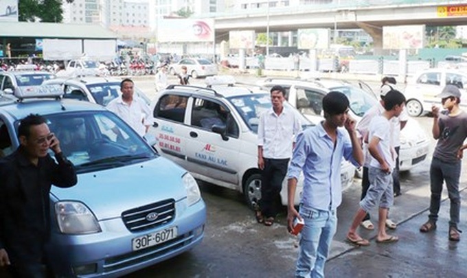 Taxi associations beg PM for help in competition with Uber and Grab - 1