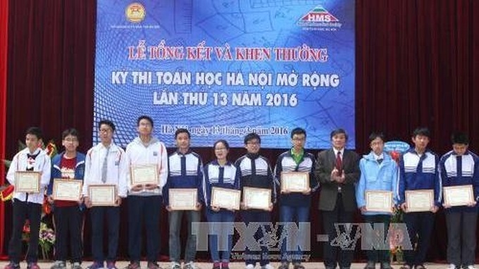 Winners of Hanoi open mathematics competition honoured - 1