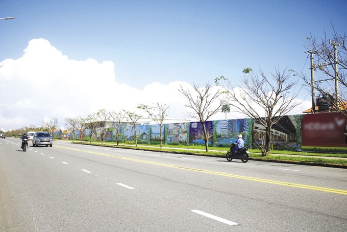 Local access to Danang beach still blocked - 1