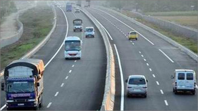 Danang-Quang Ngai expressway construction gets underway - 1