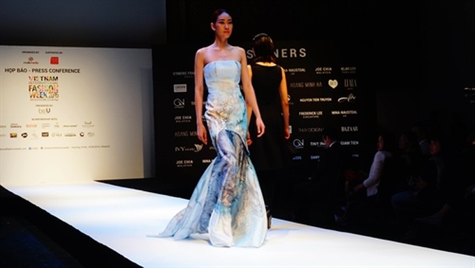 Vietnam hosts 3rd International Fashion Week - 1
