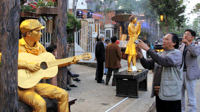 Artistic Street debuts in Da Lat flower land - 3