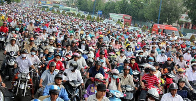 Hanoi staggers under bloating population - 1