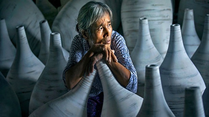 Two Vietnamese cited in “Who’s Who in Photography” - 1