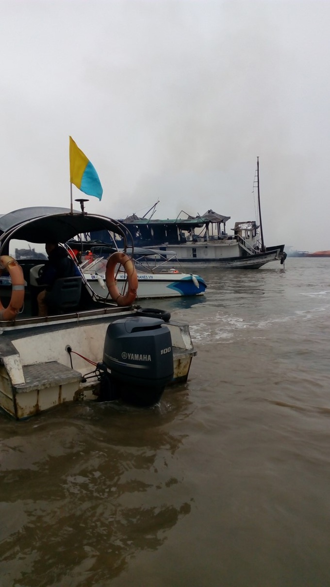 Halong Bay tourist boat fire prompts inspections - 4