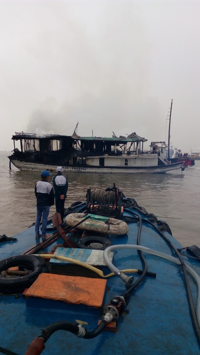 Halong Bay tourist boat fire prompts inspections - 2