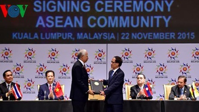 Declaration on the ASEAN Community establishment signed - 1