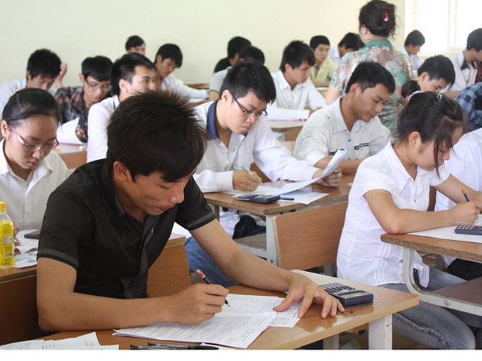 Financial difficulties force over 1,000 students to leave school - 1 Financial difficulties force over 1,000 students to leave school - 1