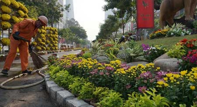 Flower Road opens in HCM City - 3