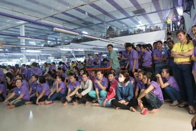 Thousands of workers go on strike in HCM City - 1