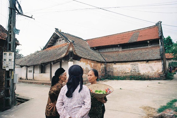 Vietnamese village communal house introduced at exhibition - 2