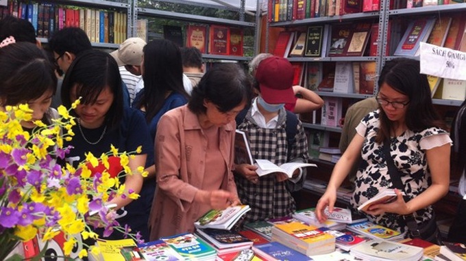 Hanoi to launch first book street in December - 1