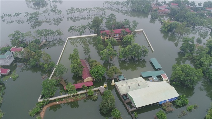 Residents in Hanoi’s flooded areas receive donations - 11 Residents in Hanoi’s flooded areas receive donations - 11