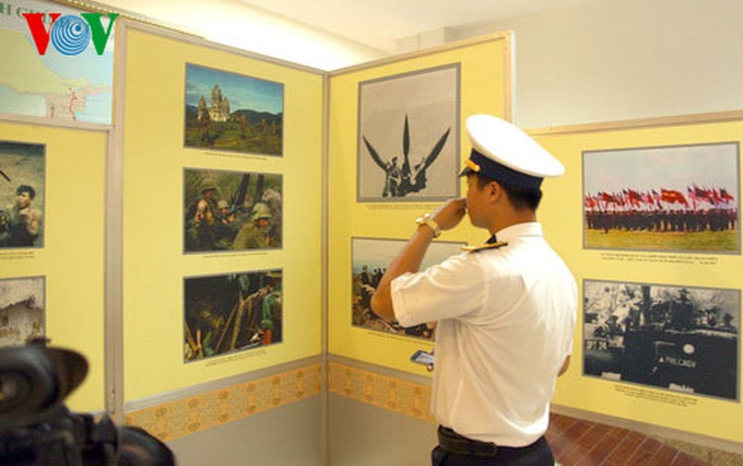 Exhibition on US troops landing in Danang - 7