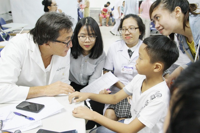 US surgeons provide free operations for children - 1 US surgeons provide free operations for children - 1