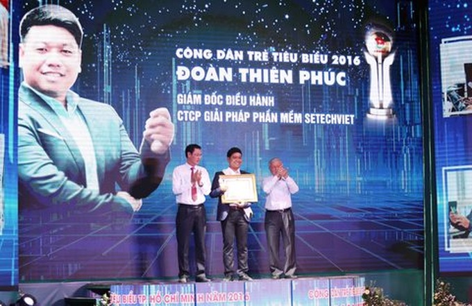 HCM City honours 10 outstanding young citizens of 2016 - 5