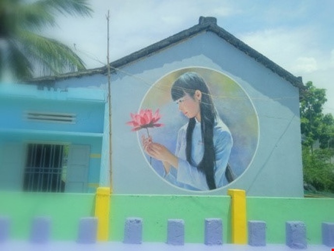 Mural art transforms fishing village - 1