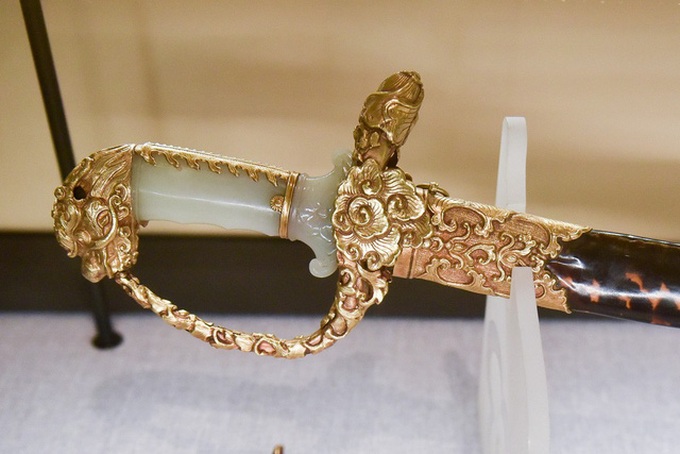 Nguyen Dynasty sword displayed at Hanoi museum - 2 Nguyen Dynasty sword displayed at Hanoi museum - 2