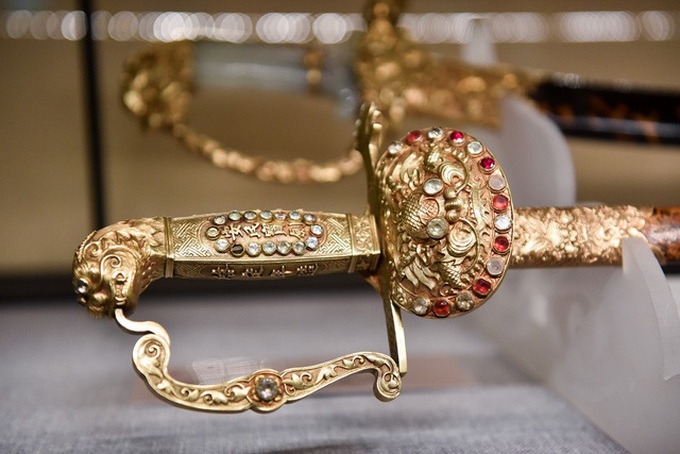 Nguyen Dynasty sword displayed at Hanoi museum - 3 Nguyen Dynasty sword displayed at Hanoi museum - 3