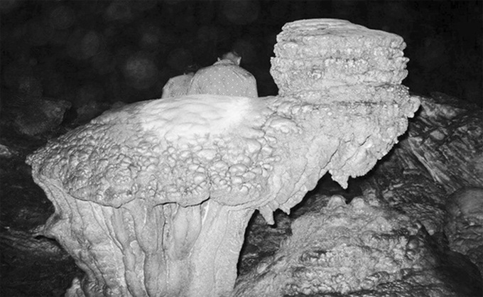 Exploring the nooks and crannies of Cao Bang's ethereal ‘Bat Cave' - 1