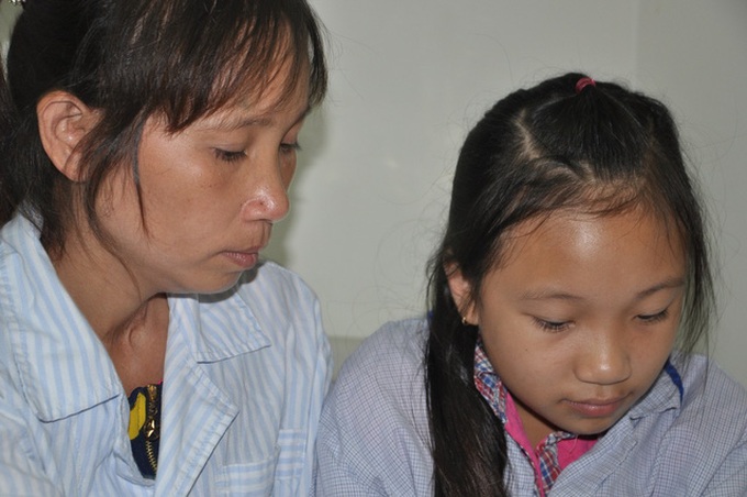 Ill mother and daughter call for help - 1