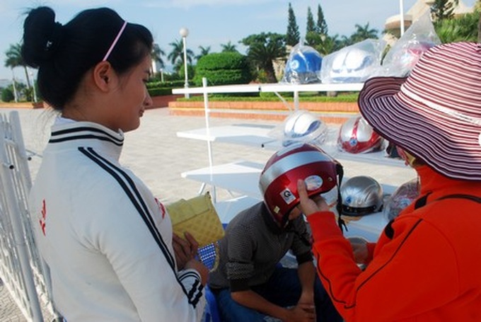 Smooth sailing for Danang helmet testing programme - 1