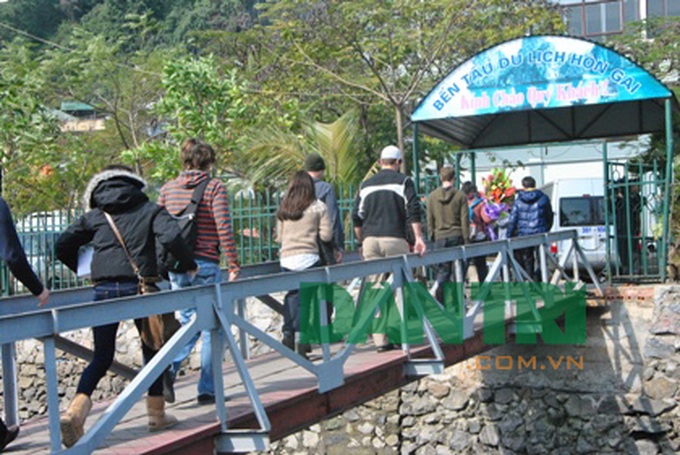 Facebook CEO Mark Zuckerberg on holiday in Vietnam - 6 Facebook CEO Mark Zuckerberg on holiday in Vietnam - 6