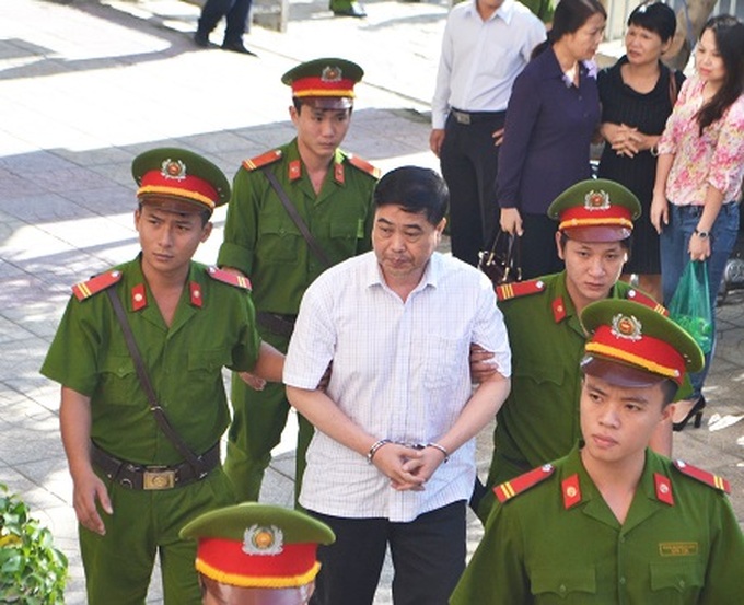 Ex-Vinalines officials get 15-22 year prison sentences - 1