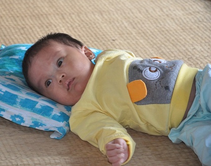 Poor couple seeks help to save young son - 1