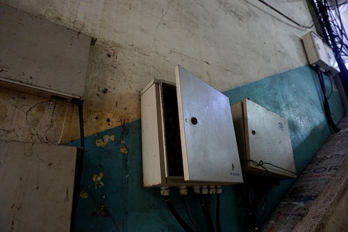 Traders demand repair of old market - 8