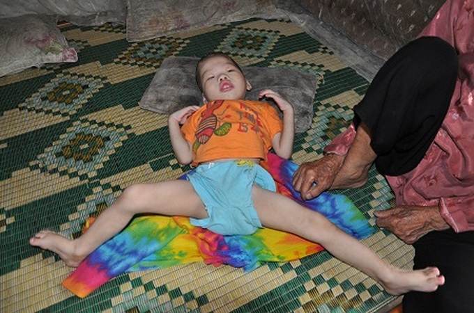 Elderly couple raises abandoned grandson - 3 Elderly couple raises abandoned grandson - 3