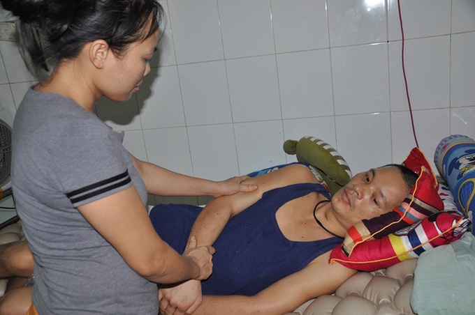 Ill man waits for death - 1 Ill man waits for death - 1