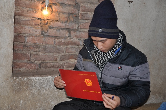 Graduate's leukaemia another blow for Nam Dinh family - 1