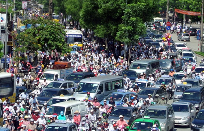 Hanoi, HCM City see traffic improvement - 1