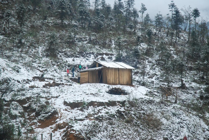 Snow falls in Sapa - 3