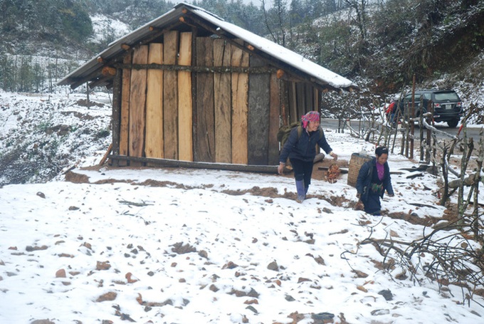 Snow falls in Sapa - 4