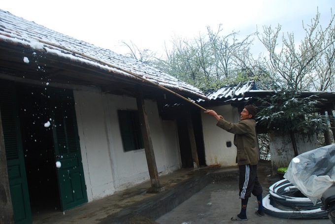 Snow falls in Sapa - 7