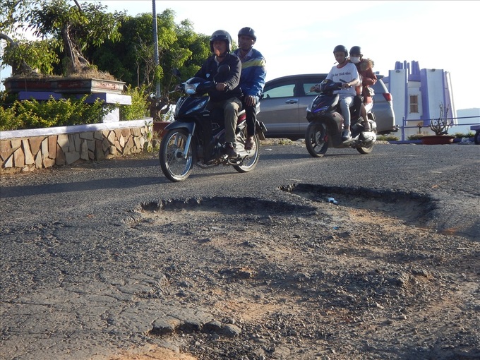 Dalat roads suffer erosion - 4
