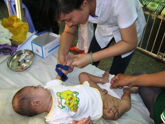 Little baby fighting tumour in leg - 3