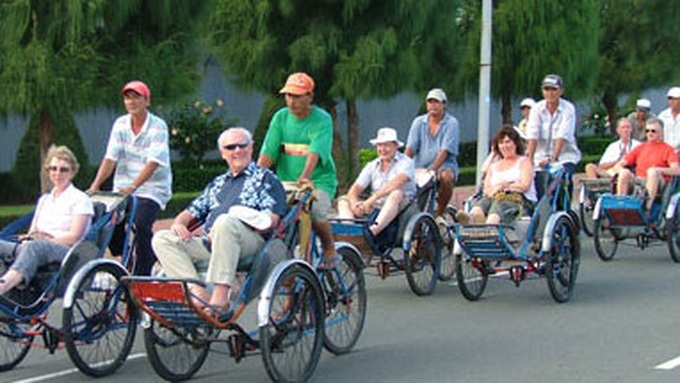 Vietnam receives over 7.5 million foreign visitors - 1