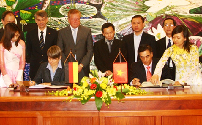 Vietnam, Germany ink financial deal worth millions of euros - 1 Vietnam, Germany ink financial deal worth millions of euros - 1