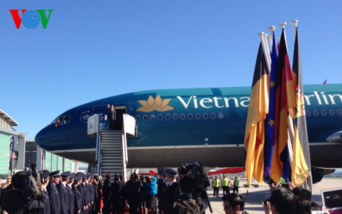 PM Dung begins official visit to Germany - 1