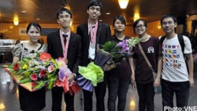 Vietnam wins two golds at International Physics Olympiad - 1