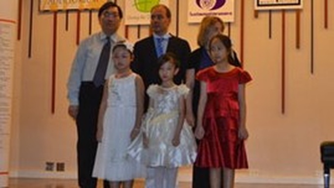 Vietnamese girl wins first prize at international piano contest in Thailand - 1