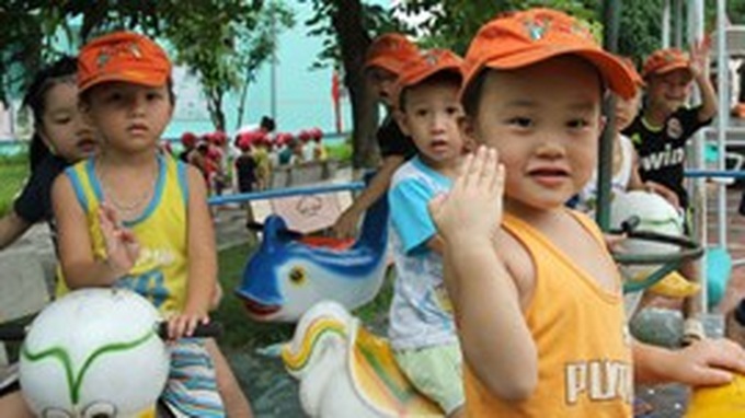 Migrant workers struggle to enrol kids in schools - 1