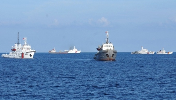 Chinese ships group together to threaten Vietnamese vessels - 1 Chinese ships group together to threaten Vietnamese vessels - 1