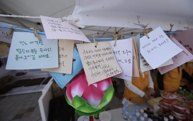 SKorea ferry toll hits 150 as search gets tougher - 2 SKorea ferry toll hits 150 as search gets tougher - 2