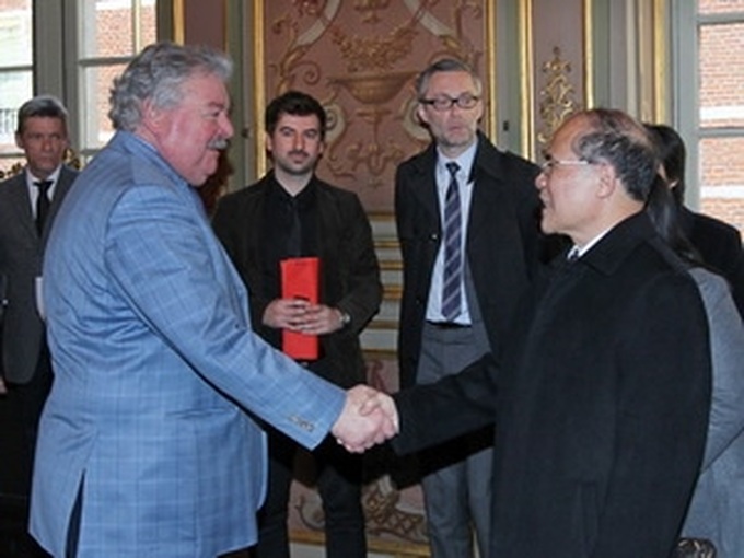 NA Chairman arrives in Brussels - 1