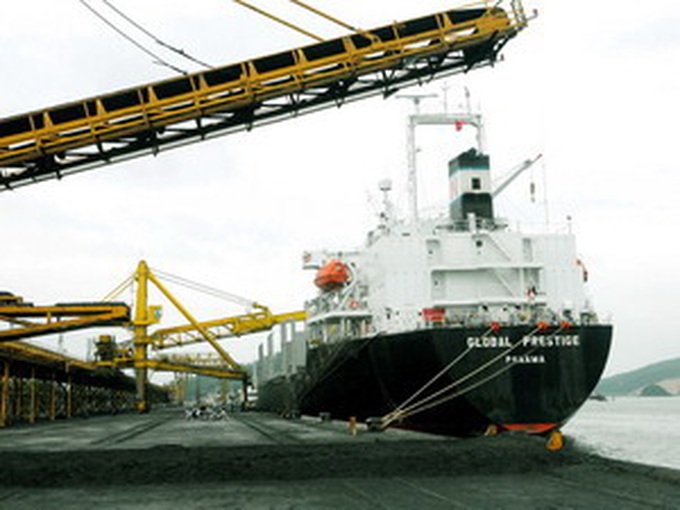 Quang Ninh ships first tonnes of coal of Lunar New Year - 1