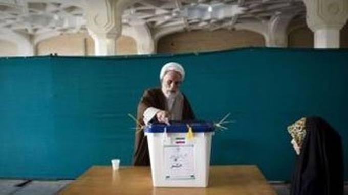 Iran begins voting to elect new president: television - 1